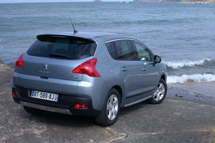 PEUGEOT HYbrid4 200 ch