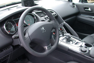 PEUGEOT HYbrid4 200 ch
