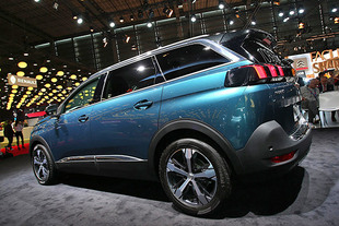 PEUGEOT 5008