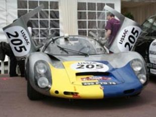 PORSCHE 910