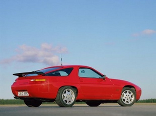 PORSCHE 928