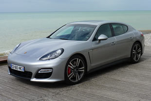 PORSCHE Panamera GTS