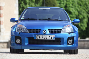 RENAULT Clio RS V6 3.0 255 ch