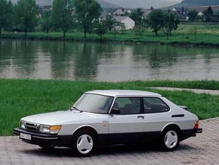 SAAB 900