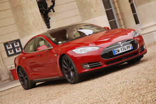 TESLA Model S P90D