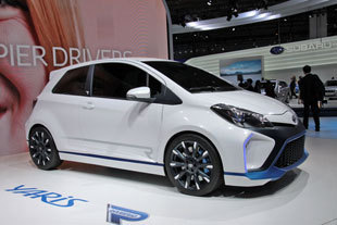 TOYOTA Yaris Hybrid R