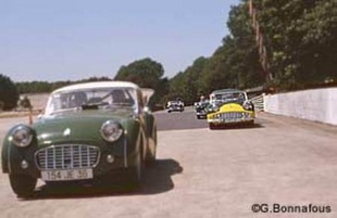TRIUMPH TR 3 - Grand Prix de l'Age d'Or 2003 - Page 1.com