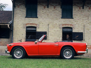 TRIUMPH TR4