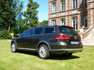 VOLKSWAGEN Passat Alltrack