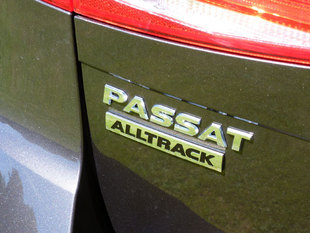 VOLKSWAGEN Passat Alltrack - Sur la route .com
