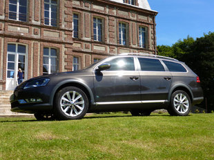 VOLKSWAGEN Passat Alltrack