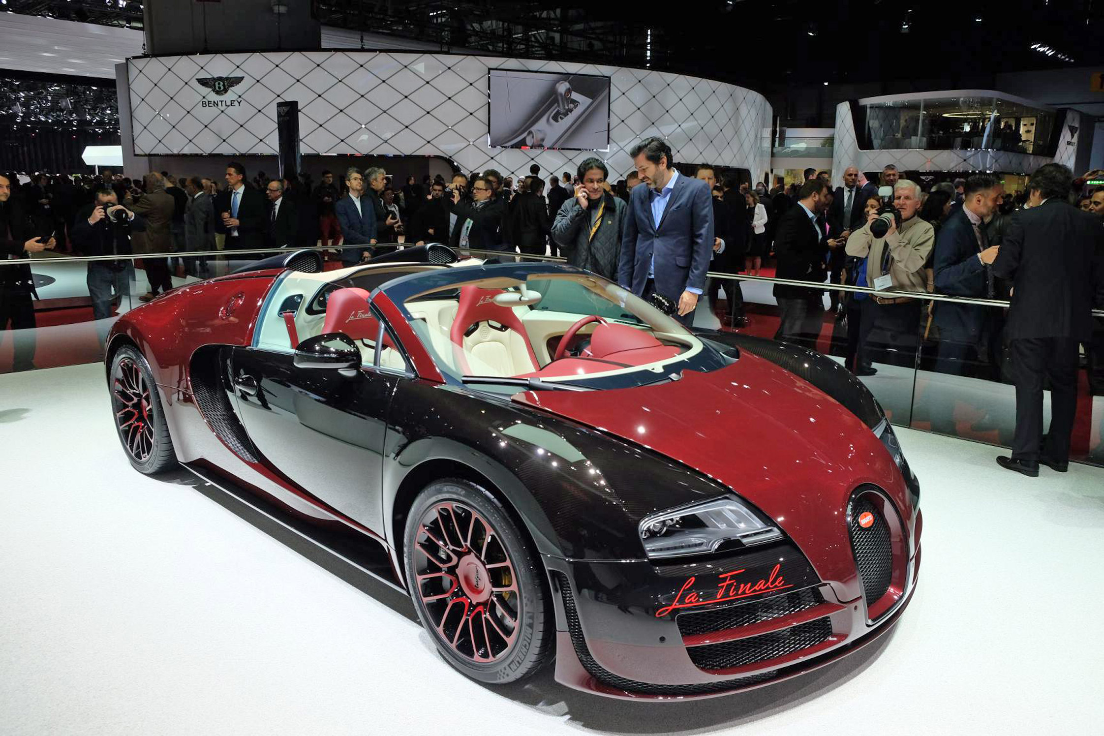 Сколько рублей стоит новый. Bugatti Veyron Grand Sport Vitesse la Finale. Бугатти Вейрон 2015. Bugatti Veyron la Finale. Veyron Grand Sport Vitesse la Finale.