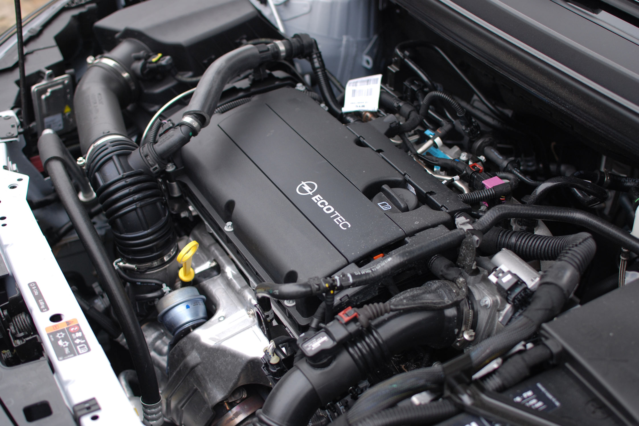 Опель инсигния какой двигатель. Opel Astra j 1.6 Turbo. Astra j 1.6 Turbo двигатель. Опель 1.4 турбо.