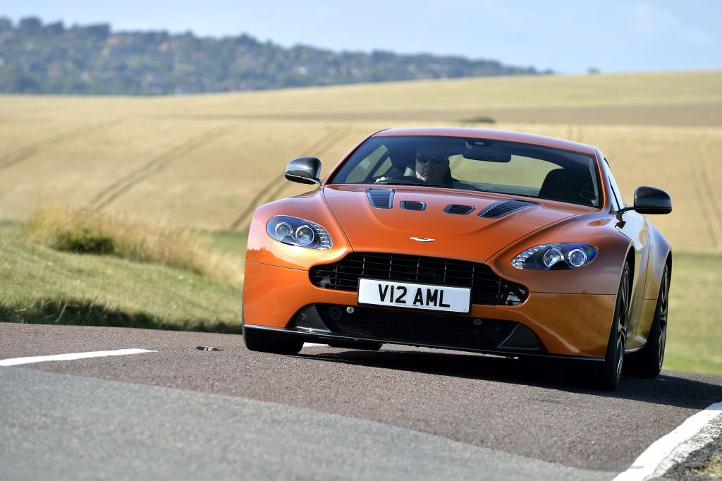 ASTON MARTIN V12 Vantage