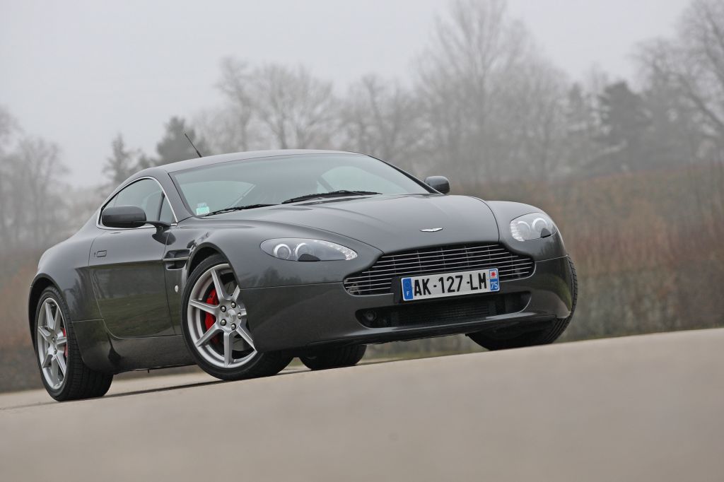 ASTON MARTIN V8 Vantage