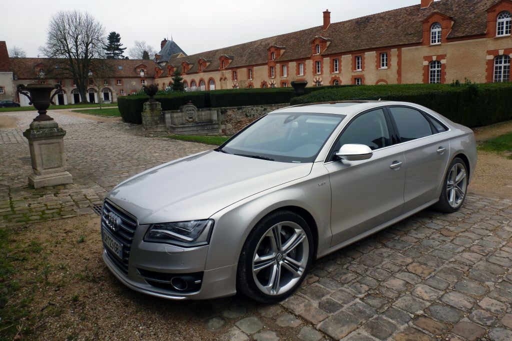 AUDI S8 2012