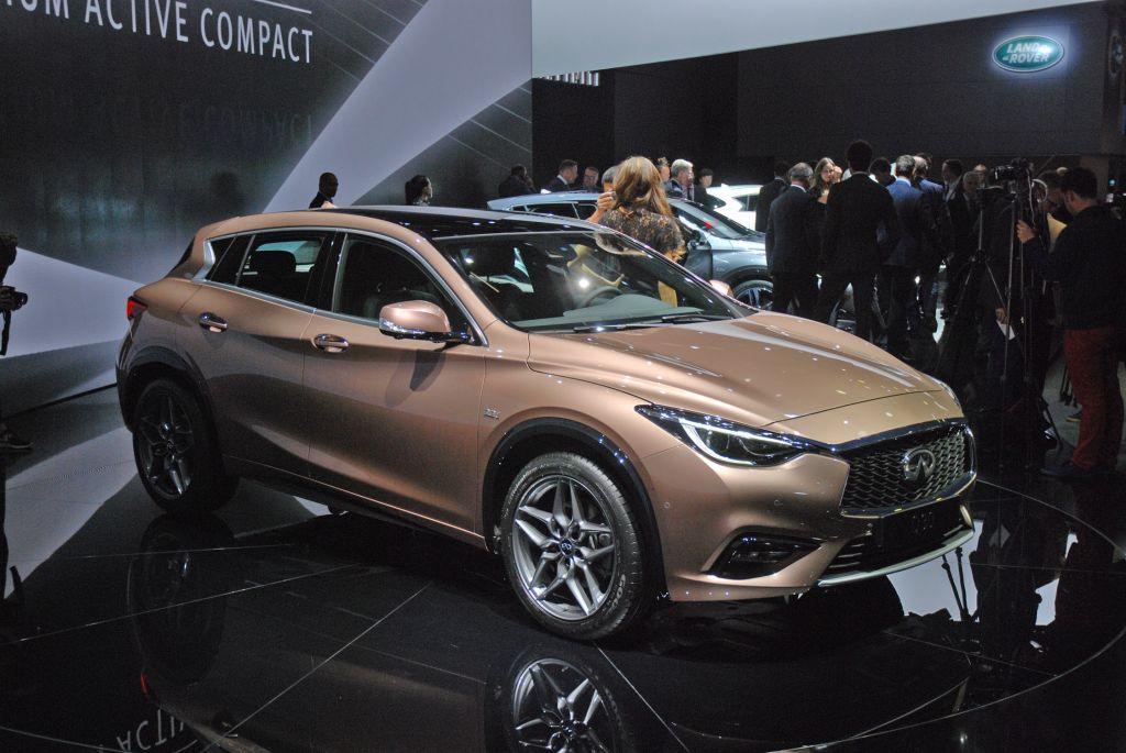 INFINITI Q30