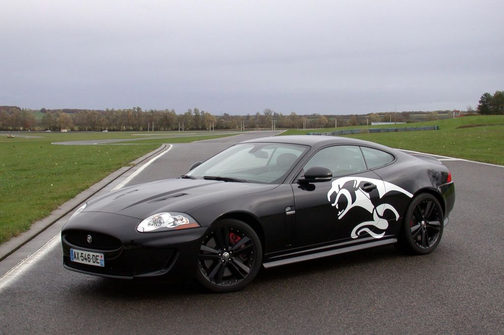 JAGUAR XKR Black Cat