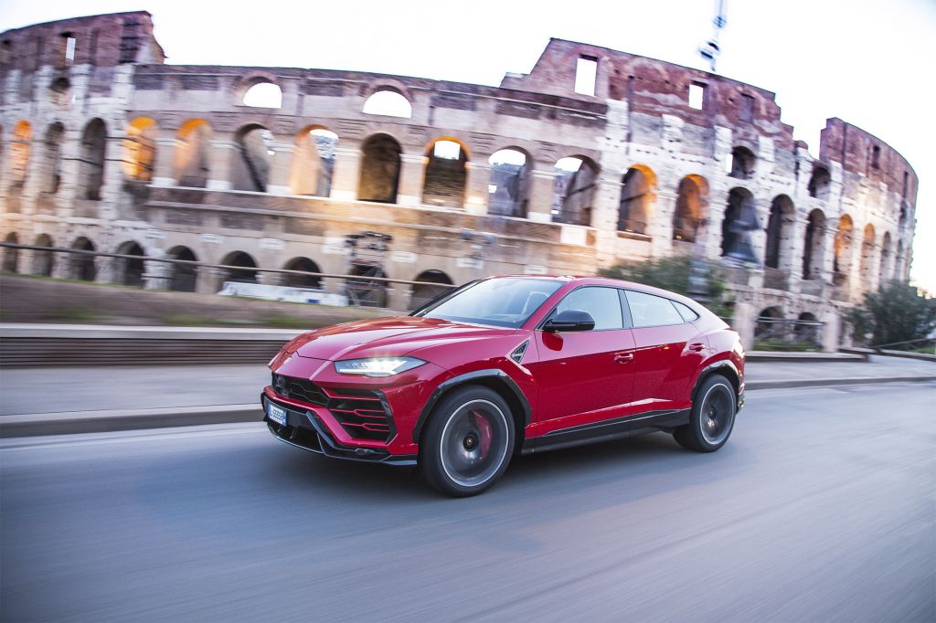 LAMBORGHINI Urus