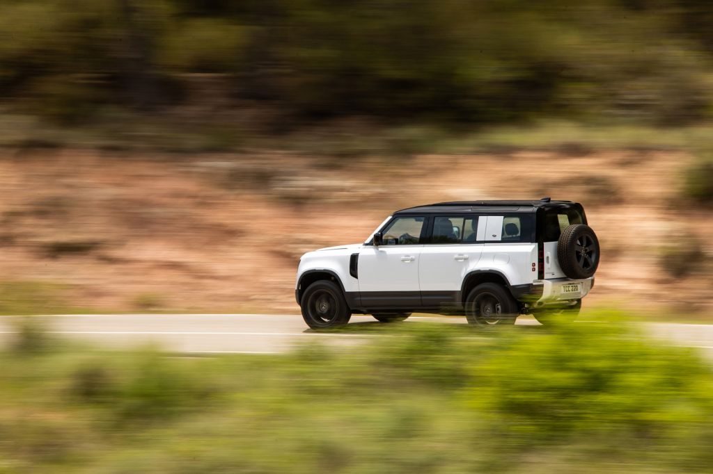 LAND ROVER Defender P400e PHEV