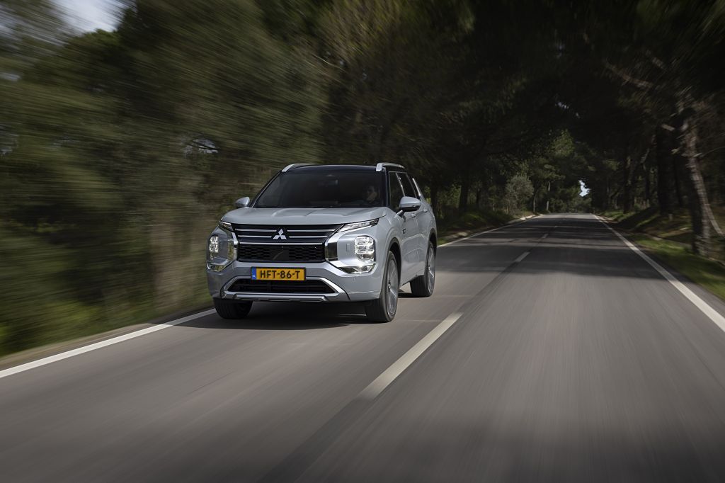 MITSUBISHI Outlander PHEV Instyle+