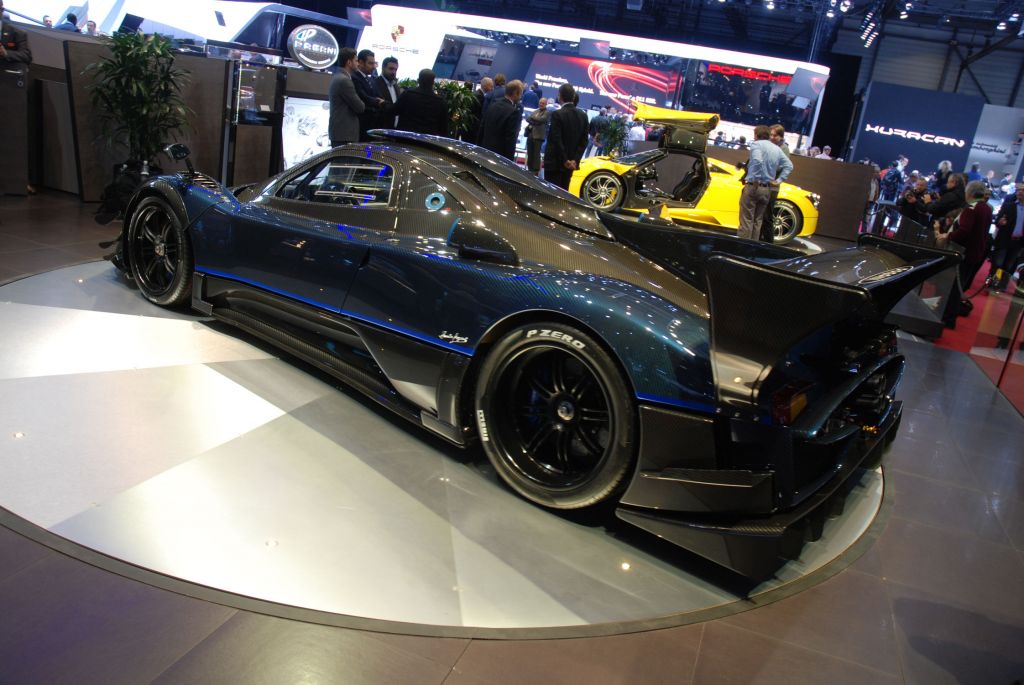 PAGANI Zonda Revolucion