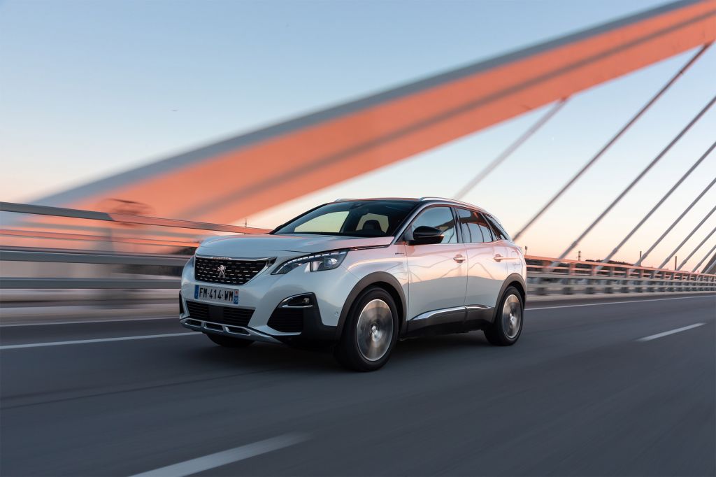 PEUGEOT 3008 Hybrid4 300 e-EAT8 GT