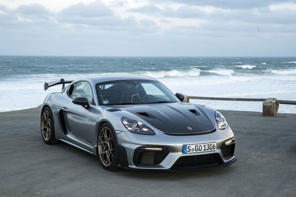 PORSCHE 718 Cayman GT4 RS