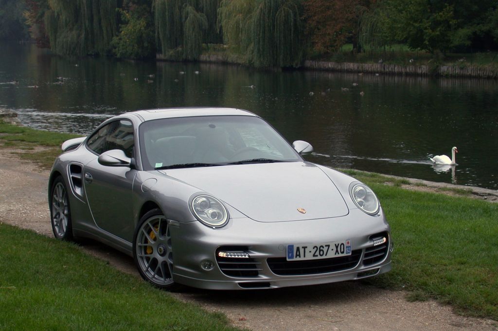 PORSCHE 911 Turbo S