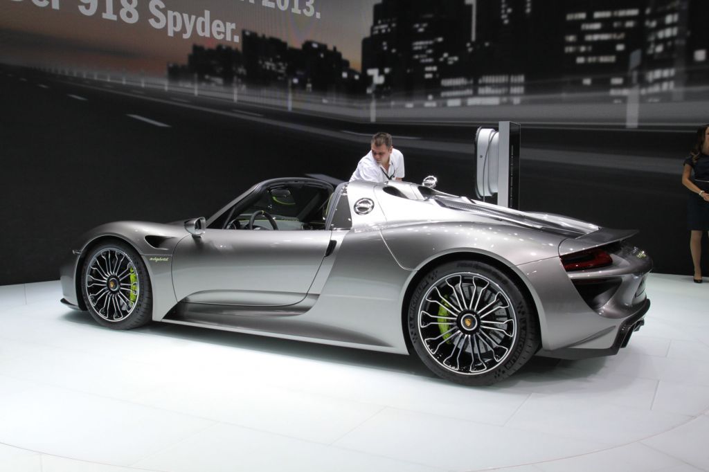 PORSCHE 918 Spyder