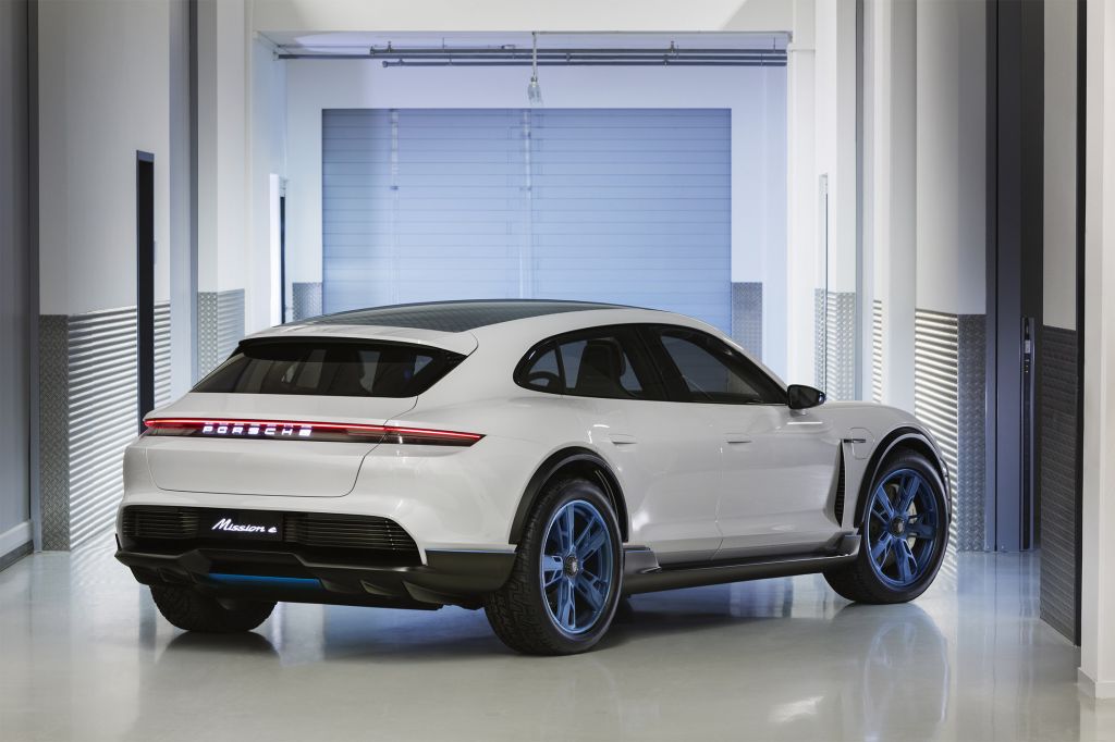 PORSCHE Mission E Cross Turismo