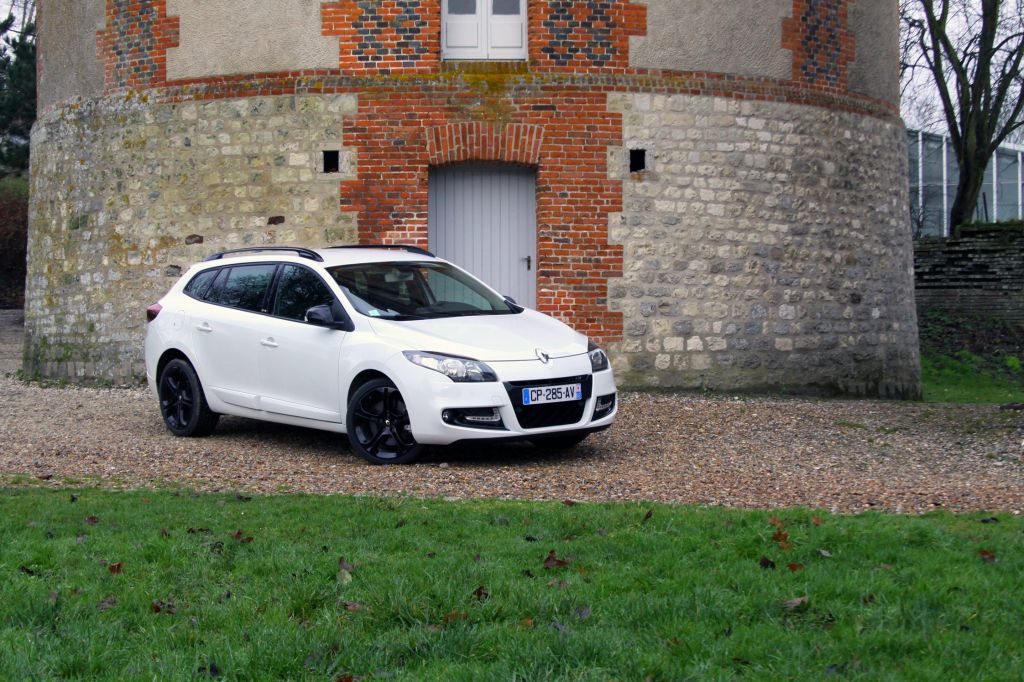 RENAULT Megane III Estate GT220