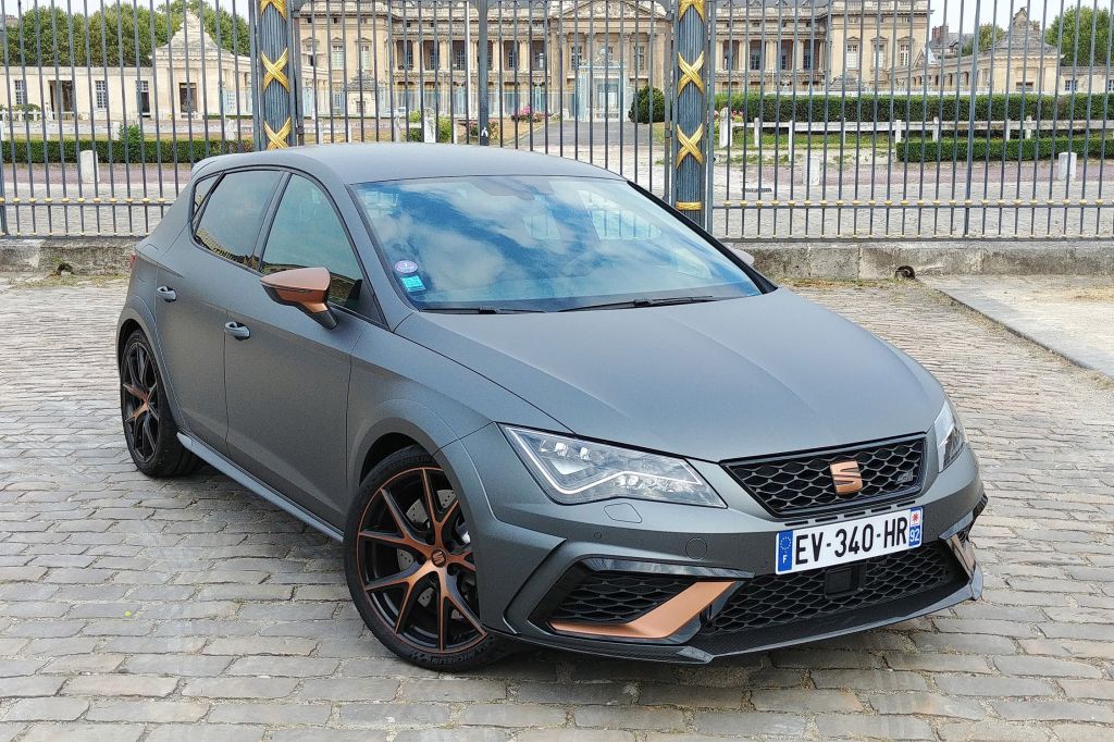 SEAT Leon Cupra R