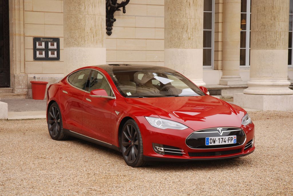 TESLA Model S P90D