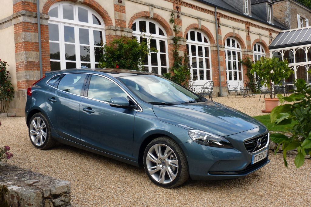 VOLVO V40