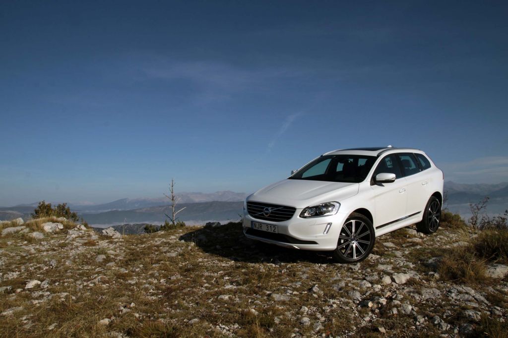 VOLVO XC60 T6 Drive-E