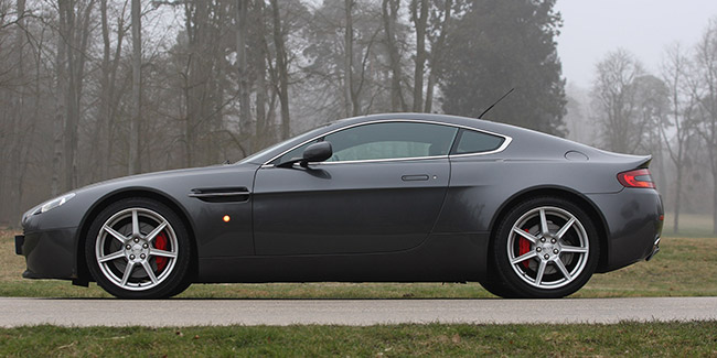 ASTON MARTIN V8 Vantage