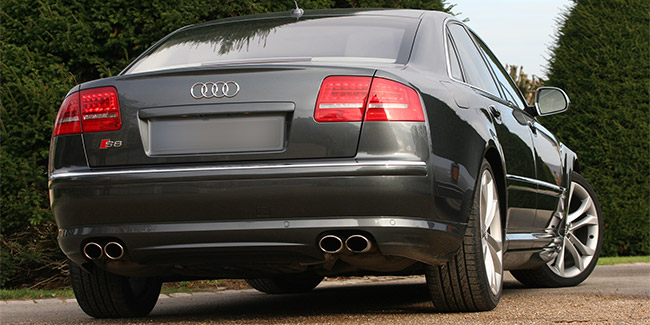 AUDI S8 (D3) 5.2 450 ch