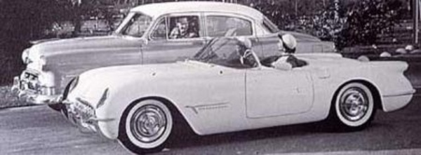 La Corvette 53 empruntait la totalité de ses éléments mécaniques à la gamme Chevrolet conventionnell