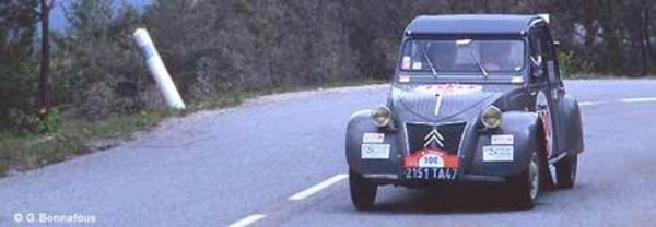 La CITROEN 2 CV 1958 de SABATIE-GARAT et DEIXONNE  