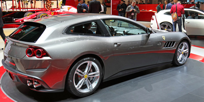 FERRARI GTC4Lusso