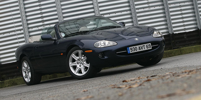 JAGUAR XK8