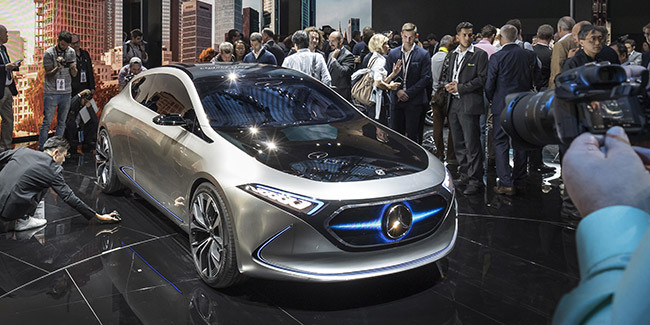 MERCEDES EQA