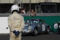 L'attente devant une Alfa Giulietta SZT (1962)