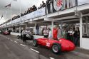 Les voitures de Grand Prix aux stands