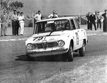 Buenos Aires 100 miglia (Argentine), 1974. Andrea Vianini pilote une Alfa Romeo Giulia TI Super.