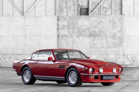 photo ASTON MARTIN V8