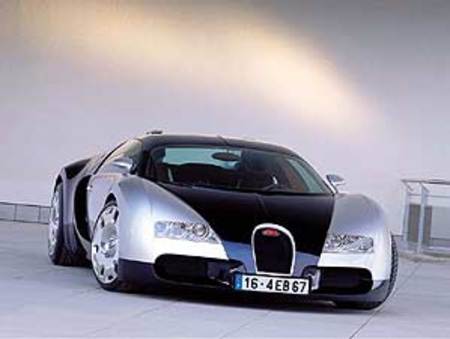 Un mètre vingt : c’est la hauteur de la Veyron, qui mesure par ailleurs deux mètres de large.
