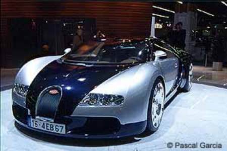 Remarquez l’immatriculation en forme de clin d’œil : 67, c’est le Bas-Rhin, berceau historique de Bugatti !