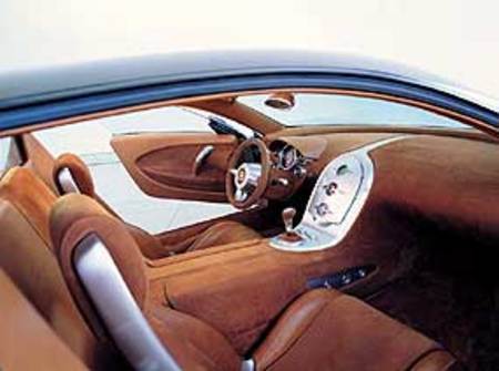 Cuir naturel et nubuck, aluminium : la Veyron soigne son dépouillement intérieur !